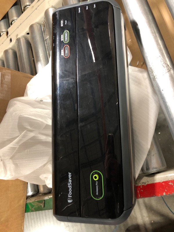 Photo 3 of *********** FOR PARTS  ********* Foodsaver FM2000 Vacuum Sealer System with Starter Bags & Rolls, Black