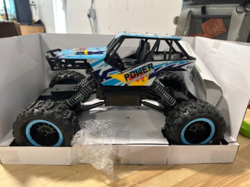 Photo 4 of DOUBLE E RC Car 1:12 Remote Control Car Monster Trucks 4WD Off Road RC Truck with Head Lights All Terrain Electric Vehicles Multicolored