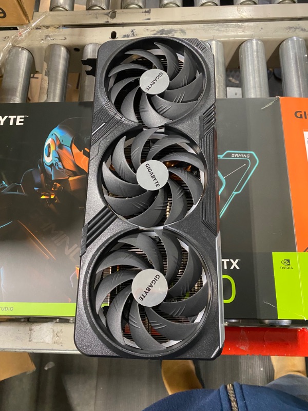 Photo 4 of Gigabyte GeForce RTX 4080 16GB GAMING OC Graphics Card