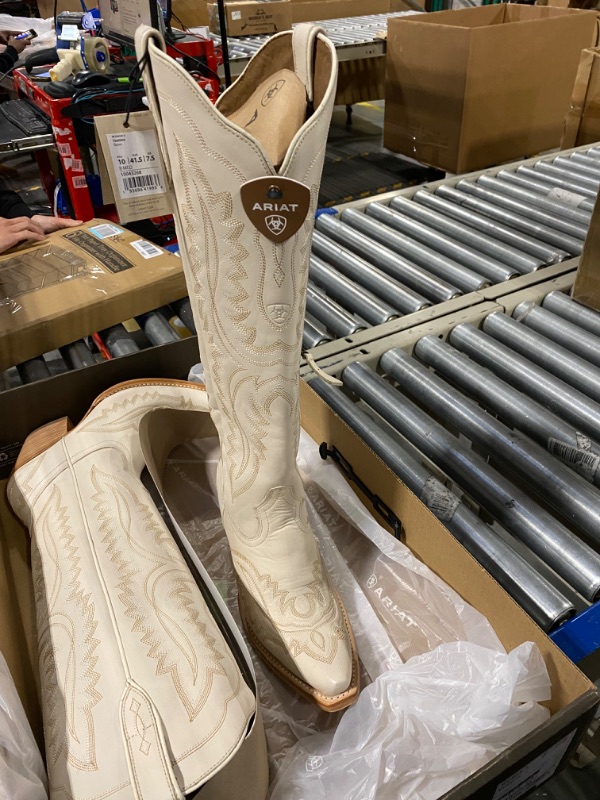 Photo 3 of ARIAT Women's WMS Casanova Blanco Western Boot 10 Blanco