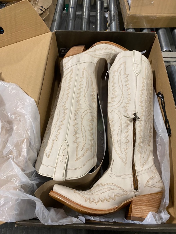 Photo 5 of ARIAT Women's WMS Casanova Blanco Western Boot 10 Blanco