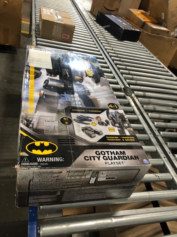 Photo 3 of DC Comics, Batman, Gotham City Guardian Playset, 4-in-1 Transformation, Batman Figure, Lights & 40+ Sounds, Kids Toy for Boys & Girls Ages 5+