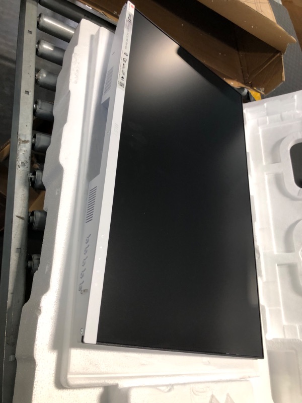 Photo 1 of MSI Modern MD271UL, 27" Monitor, 3840 x 2160 (UHD), IPS, 60 Hz, 4ms, HDMI, DP Port, USB C, Tilt, Silver Silver Flat 3840 x 2160 (UHD)