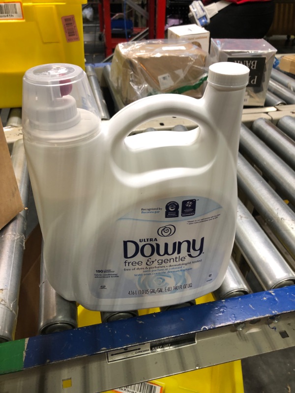 Photo 2 of Downy Free & Gentle Fabric Softener 140 fl oz 140.00 Fl Oz (Pack of 1)