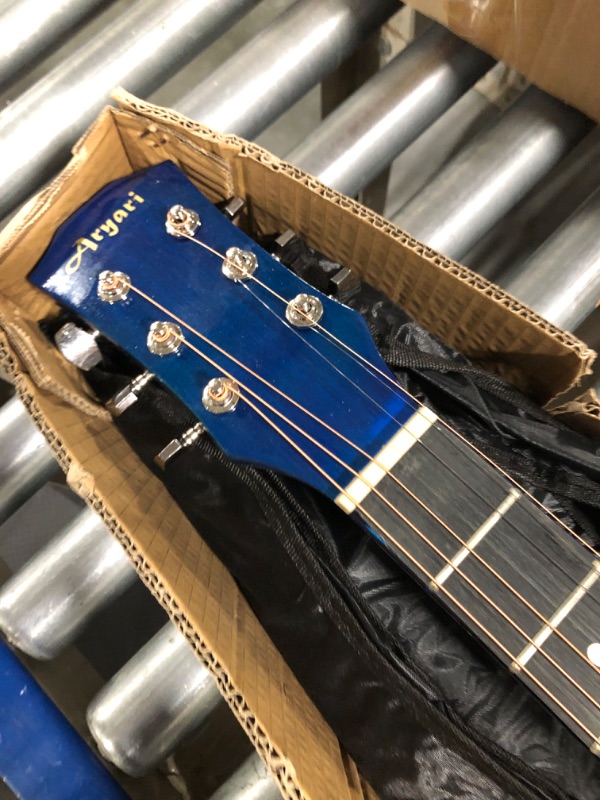 Photo 5 of Acoustic Guitar, Beginner Set, 38 Inches, Guitar, Acogi, Beginner Practice, Students, Kids, Adults, Various Accessories, Soft Case, Picks, Simple Learning Manual (English Language Not Guaranteed), Blue
***No accessories, and two strings are different***