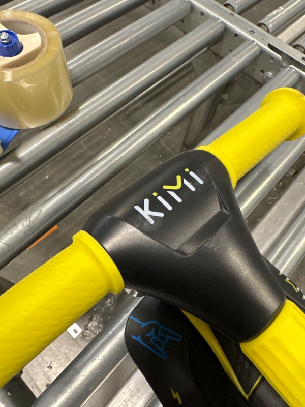 Photo 4 of KIMI ELECTRIC SCOOTER FOR KIDS AND TODDLERS 2-9 YELLOW 

*SMALL CRACK INFORNT OF PRODUCT & MINOR WEAR AND TEAR*