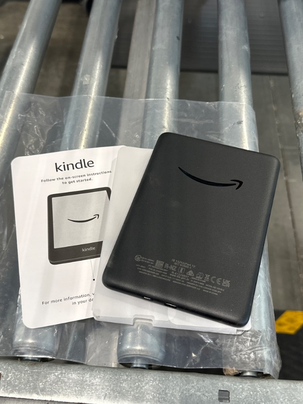 Photo 3 of Amazon Kindle– The lightest and most compact Kindle, with extended battery life, adjustable front light, and 16 GB storage – Black

*KINDLE ONLY - NO CHARGER*