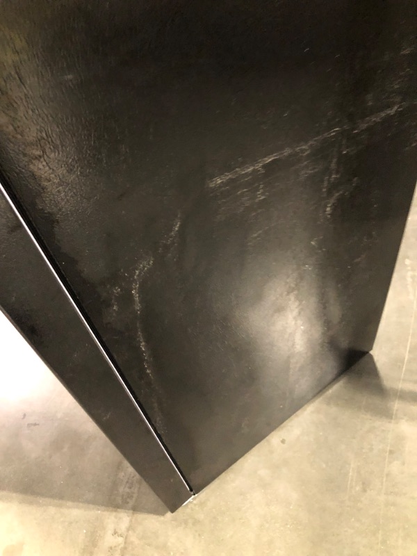 Photo 9 of Frigidaire Garage-Ready 18.3-cu ft Top-Freezer Refrigerator (Black