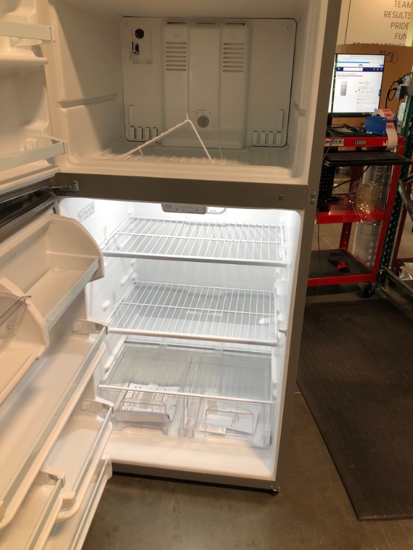 Photo 6 of Amana 18.2-cu ft Top-Freezer Refrigerator (Stainless Steel)