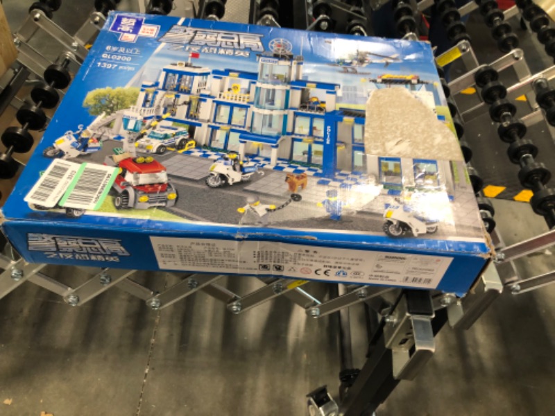 Photo 1 of DG Dreams City Series Building Set, Police Station Building Kits Anti-Terrorism Theme with Helicopters and Multiple Vehicles(1397 Pieces)
