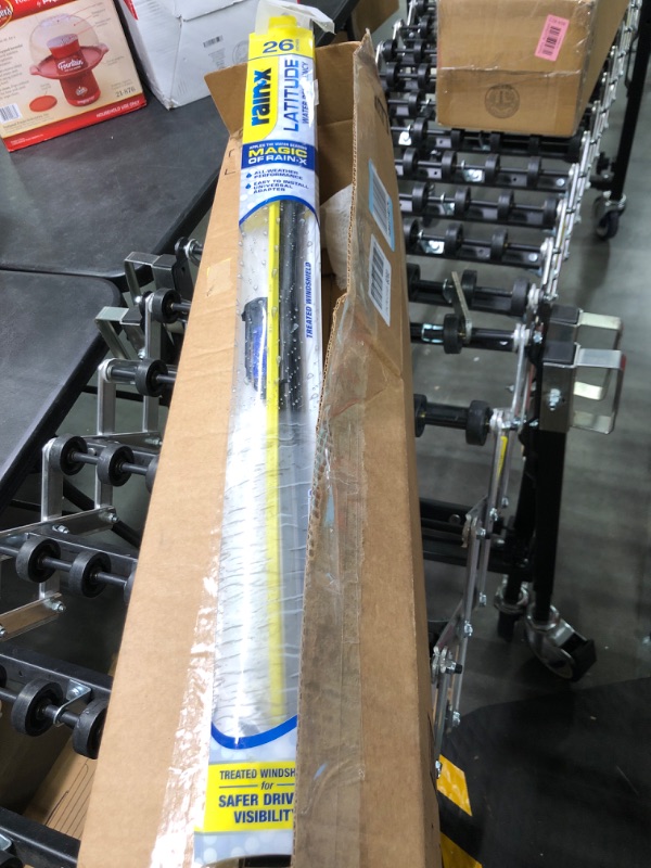 Photo 1 of Rain-X 5079281-1 Latitude Wiper Blade - 26" (Pack of 1)