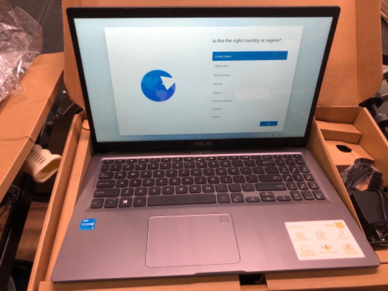 Photo 2 of ASUS VivoBook 15 R565EA-US31T 15.6" Laptop - 15.6-inch FHD LED touchscreen
Intel Core i3 11th Gen  4GB memory/128GB SSD
Intel UHD graphics