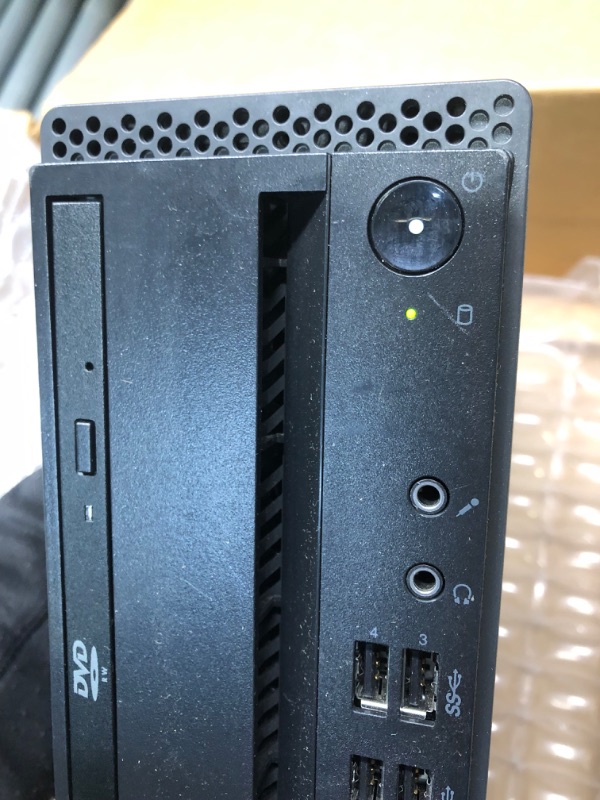 Photo 1 of Lenovo ThinkCentre M910s 10MK000BUS Desktop - Intel Core i7 (7th Gen) i7-7700 3.60 GHz - 8 GB DDR4 SDRAM - 256 GB SSD - Windows 10 Pro - Small Form Factor (Renewed) i7-7700-8GB-256GB