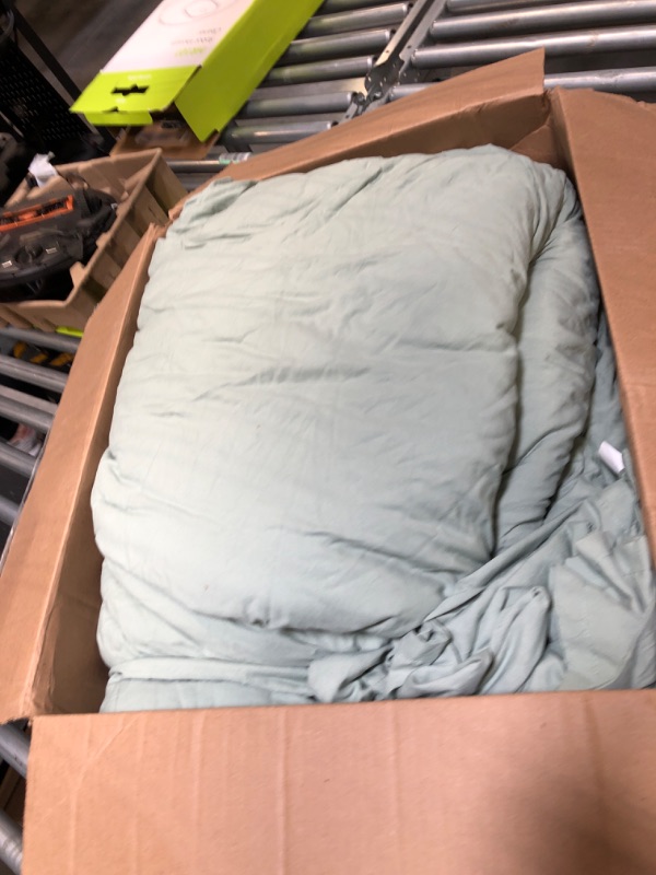 Photo 1 of comforter