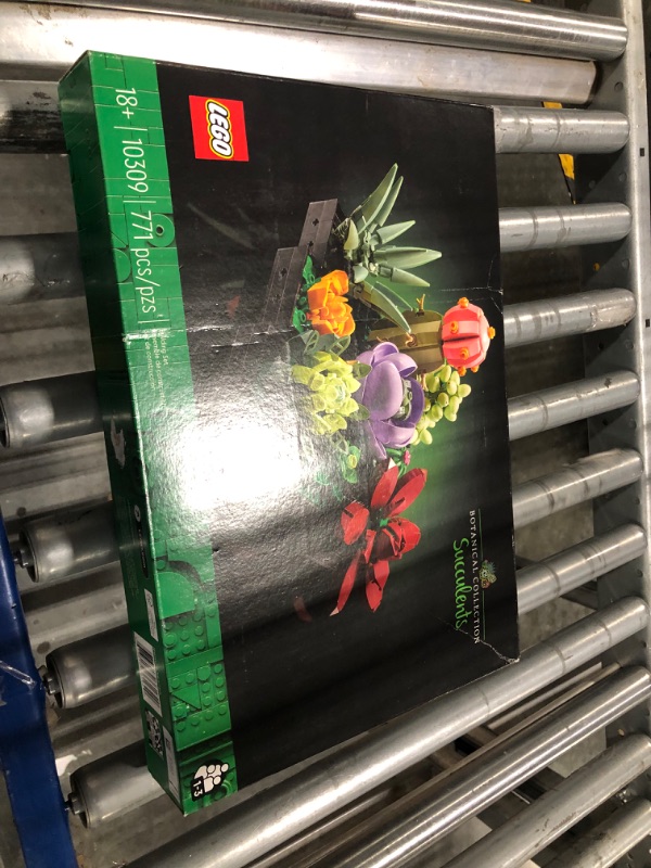 Photo 2 of Botanical collection succulents lego set