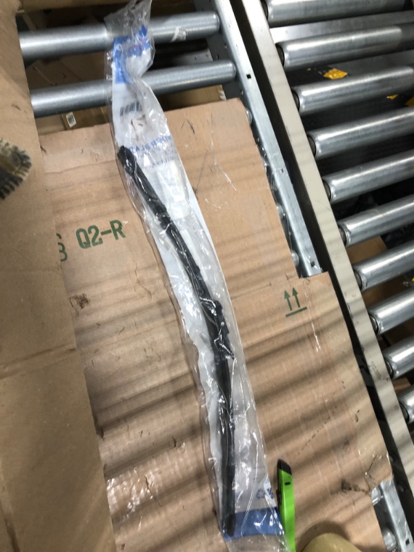 Photo 1 of ACDelco GM Original Equipment 20945800 Passenger Side Windshield Wiper Blade, 21.07 in (Pack of 1)