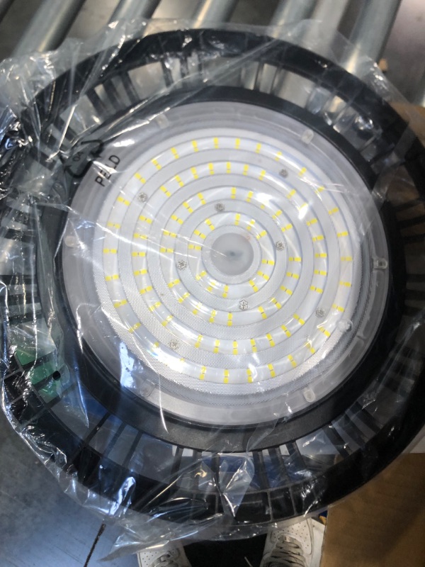 Photo 1 of CINOTON 150W UFO LED High Bay Lights with US Plug, 21000LM[600W HID/HPS Equiv.] IP65 Waterproof Commercial Bay Lighting for Workshop Barn Stadium Gyms Factory 5000K-Daylight 120V ETL Listed 1 Pack