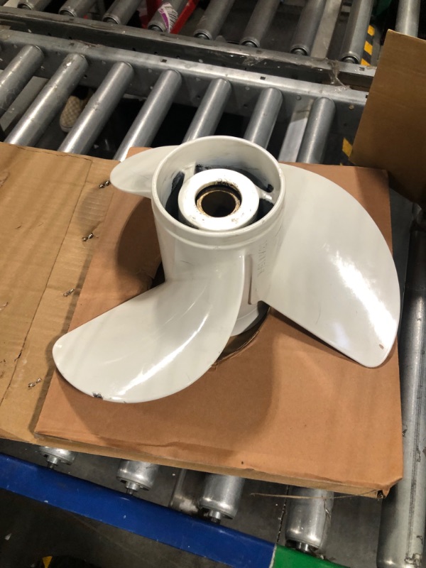 Photo 1 of GELAIDI Outboard Propeller for Yamaha Engine 60HP 70HP 75HP 80HP 85HP 90HP 115HP 130HP?15 Tooth, RH ?3-Blade?White 13 1/2x15-K