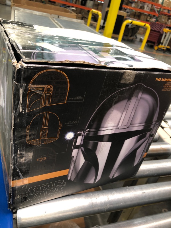 Photo 2 of Star Wars The Black Series The Mandalorian Premium Electronic Helmet Roleplay Collectible, Toys for Kids Ages 14 and Up Standard