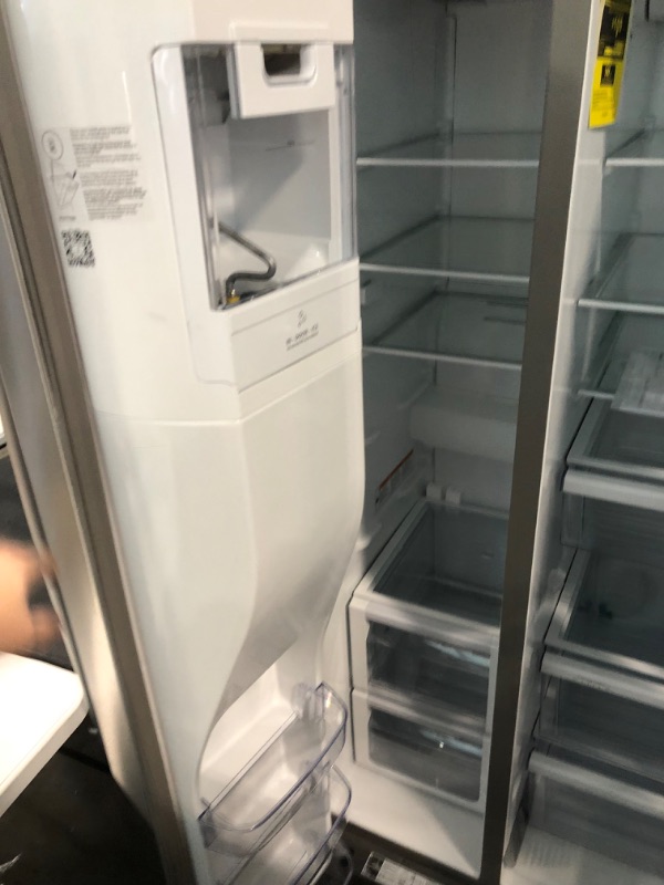 Photo 6 of Whirlpool 28.4-cu ft Side-by-Side Refrigerator with Ice Maker (Fingerprint Resistant Stainless Steel)