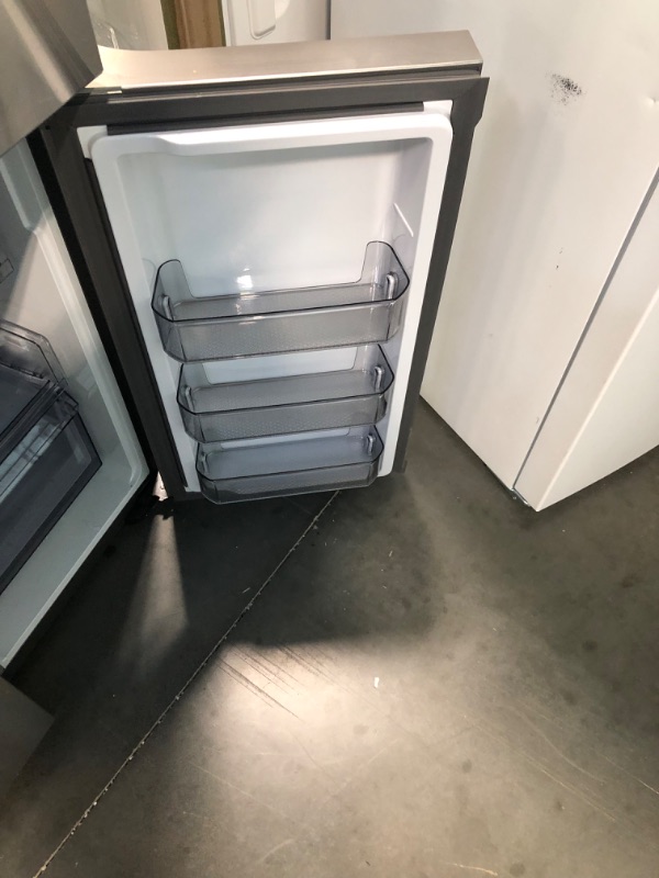 Photo 9 of 
Finish: Fingerprint Resistant Stainless Steel
Alternate View
Alternate View
Alternate View
Alternate View
Alternate View
Alternate View
Alternate View
Alternate View
Samsung 36 Inch Wide 22.8 Cu. Ft. Energy Star Rated Full Size 4-Door Flex Refrigerator