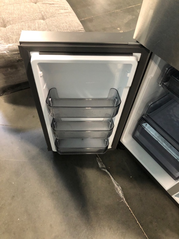 Photo 16 of 
Finish: Fingerprint Resistant Stainless Steel
Alternate View
Alternate View
Alternate View
Alternate View
Alternate View
Alternate View
Alternate View
Alternate View
Samsung 36 Inch Wide 22.8 Cu. Ft. Energy Star Rated Full Size 4-Door Flex Refrigerator