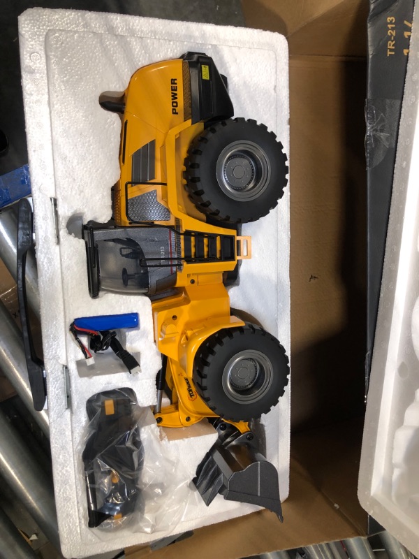 Photo 3 of Top Race 10 Channel Full Functional Remote Control Front Loader Construction Tractor, Full Metal Bulldozer Toy Can Dig up to 3.5 Lbs, 1:14 Scale, Remote Control Construction Vehicles TR-213