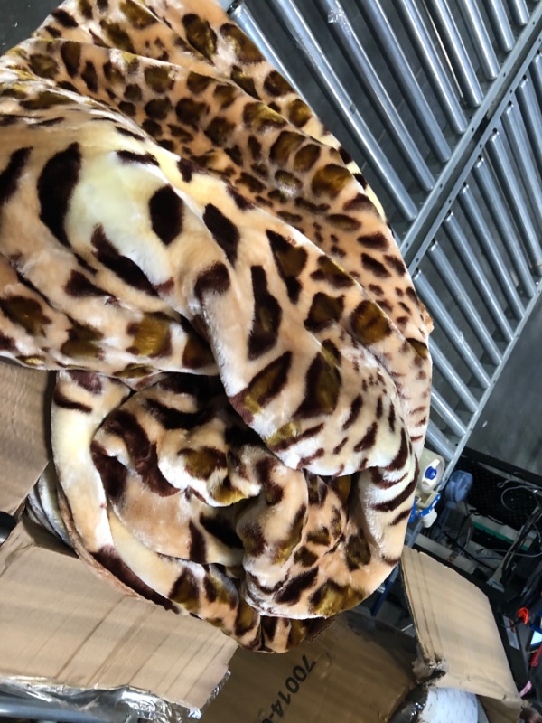 Photo 1 of 150X200 LEOPARD CHEETAH BLANKET