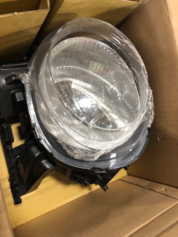 Photo 4 of DEPO 315-1182R-AC Replacement Passenger Side Headlight Assembly (This product is an aftermarket product. It is not created or sold by the OE car company)