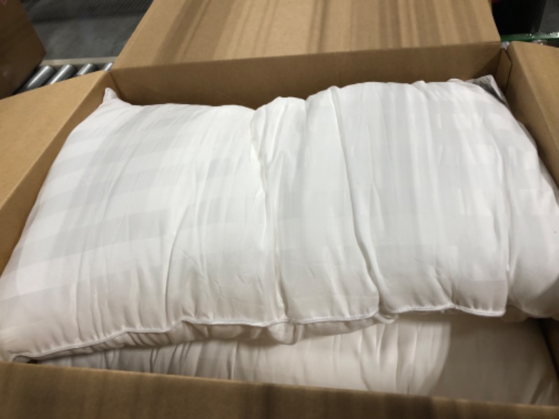 Photo 3 of 2 pice white pillows 