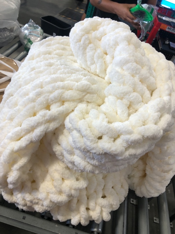 Photo 2 of Carriediosa Chenille Chunky Knit Throw Blanket Soft Fluffy Handmade Throw Blanket for Couch Sofa Bed and Home Décor (Cream White 50" x 60")