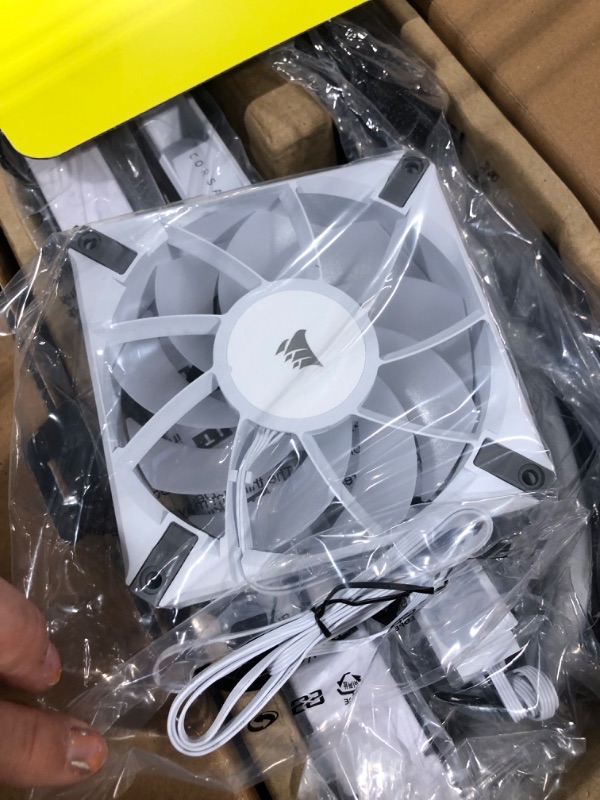 Photo 1 of Corsair iCUE H150i Elite LCD XT Liquid CPU Cooler - IPS LCD Screen - Three AF120 RGB Elite Fans - 360mm Radiator - Fits Intel® LGA 1700, AMD® AM5, and More - Included iCUE Commander CORE - White ELITE LCD XT 360mm Radiator White