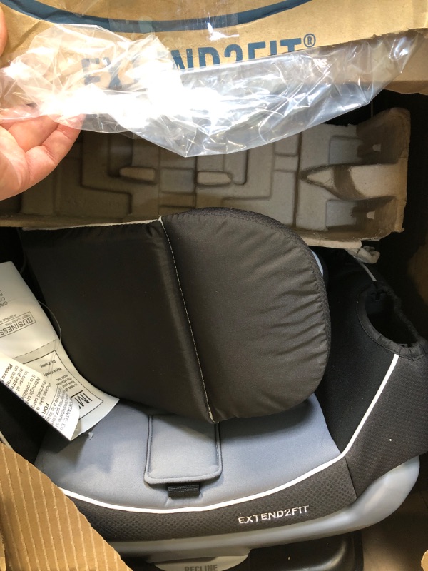 Photo 3 of Graco Extend2Fit Convertible Car Seat, Gotham