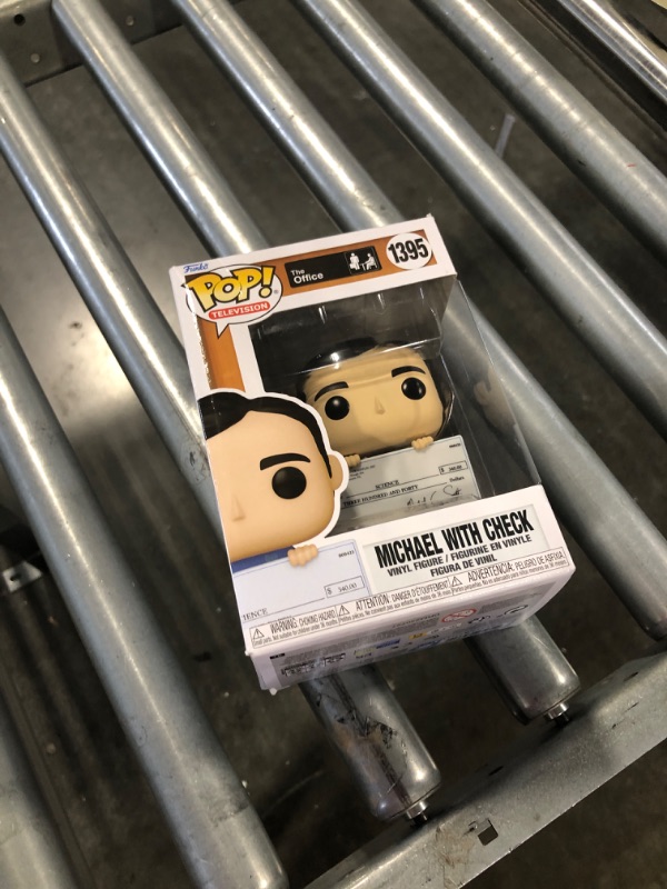 Photo 2 of Funko Pop! TV: The Office - Michael with Check