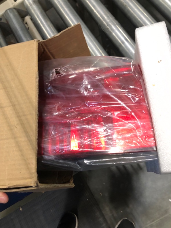 Photo 3 of Passenger Right Side Tail Light Rear Lamp With Circuit and Bulbs Fit Freightliner Mercedes Sprinter 2019-onward Passenger (RH) Side