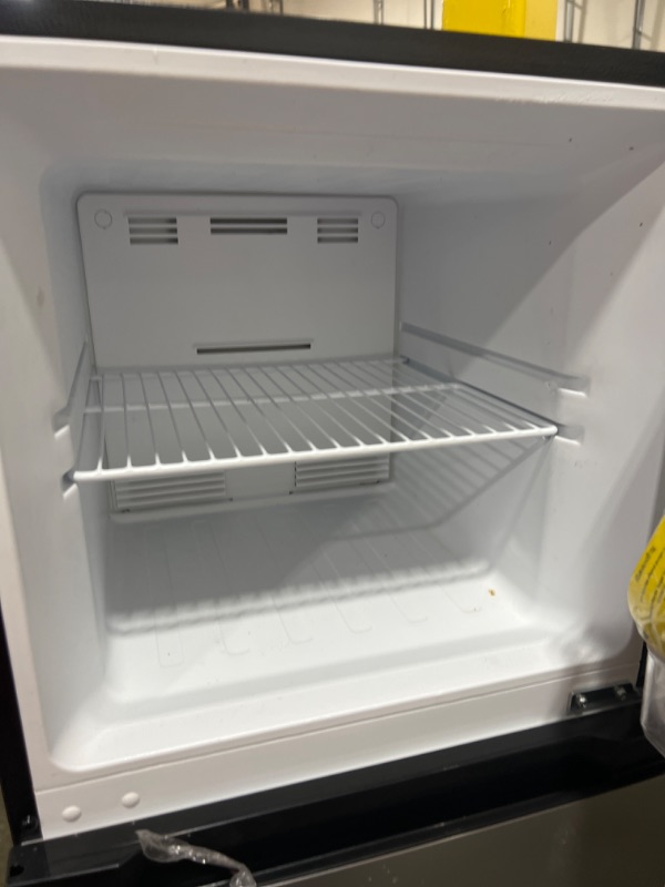 Photo 3 of 10.1 cu. ft. Top Freezer Refrigerator in Stainless Steel Look
