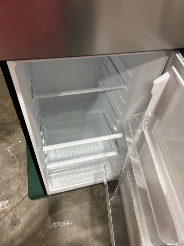 Photo 4 of 10.1 cu. ft. Top Freezer Refrigerator in Stainless Steel Look
