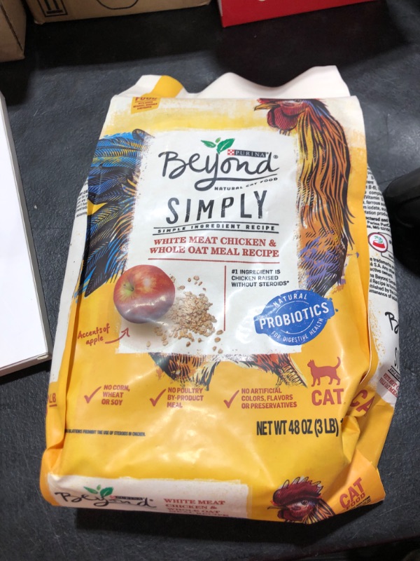 Photo 1 of Purina Beyond Natural Limited Ingredient Dry Cat Food, Simply White Meat Chicken & Whole Oat Meal Recipe - 3 lb. Bag Chicken & Whole Oat Meal 3 Pound (Pack of 1) EXP OCT 2024 