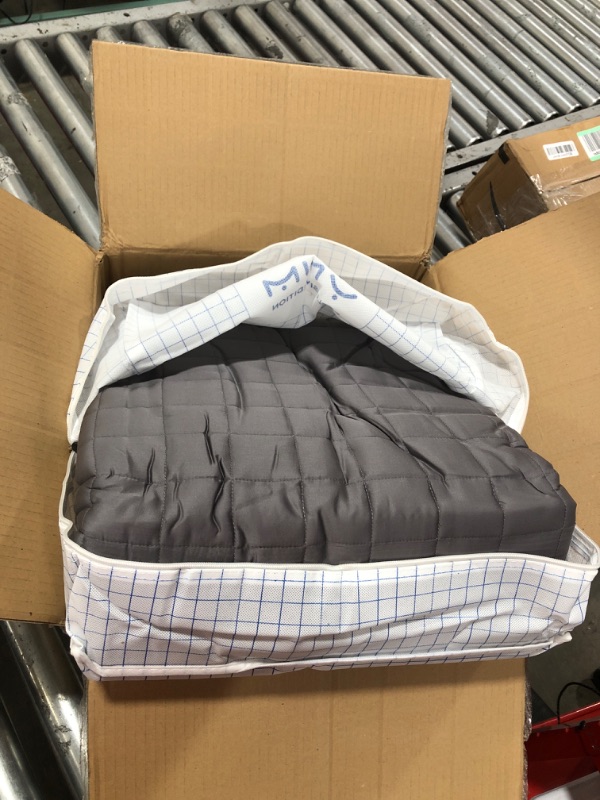 Photo 2 of YnM Exclusive Cooling Weighted Blanket with Bamboo Viscose, Smallest Compartments, Bed Blanket for Two Persons of 90~160lbs, Ideal for Queen/King/Ca King Bed (88x104 Inches, 20 Pounds, Dark Grey) 