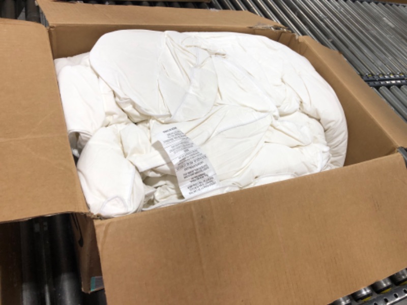 Photo 1 of 104 X 96 INCH WHITE COMFORTER