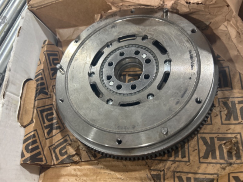 Photo 2 of SchaefflerLuK DMF089 Dual Mass Flywheel, OEM Dual Mass Flywheel, LuK Replacement Clutch Parts