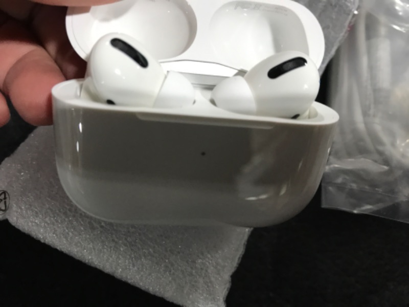 Photo 5 of Apple AirPods Pro (1st Generation)
