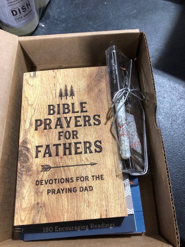 Photo 2 of Devotional Books Set A Prayer Map Journal, 3-Minute Devotions Encouraging Way to Start a Day, Bible Prayers for Fathers, Pen & Bookmark All-in-One Inspirational Books Prayers for Dads Faith Map