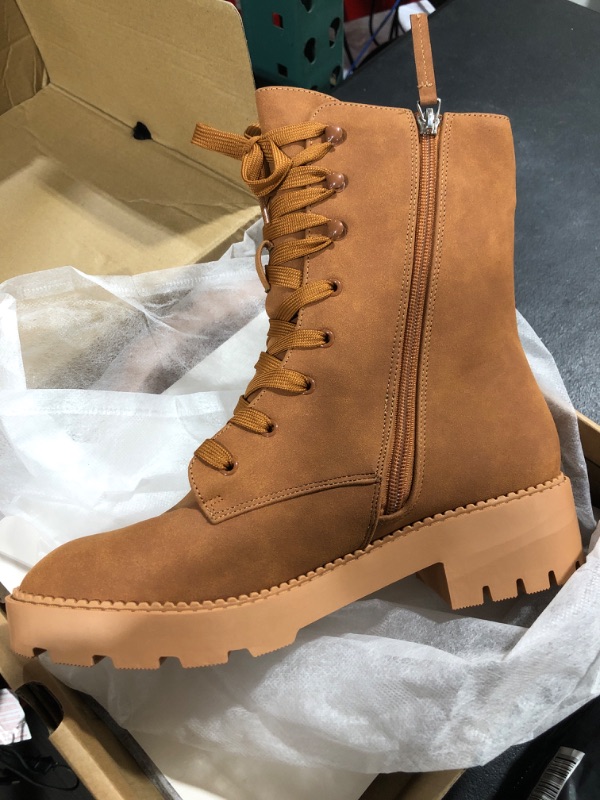 Photo 1 of Coutgo Women's Lace Up Combat Boots Military Ankle Booties No Slip Lug Sole Side Zipper Mid Calf Work Shoes
SIZE 8.5