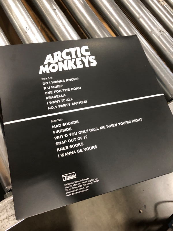 Photo 3 of Arctic Monkeys AM vinyl