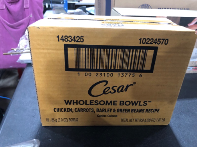 Photo 2 of Cesar Wholesome Bowls Chicken, Carrots, Barley & Green Beans Recipe Wet Dog Food, 3-oz Tray, Case of 10 EXP 6/8/2024
