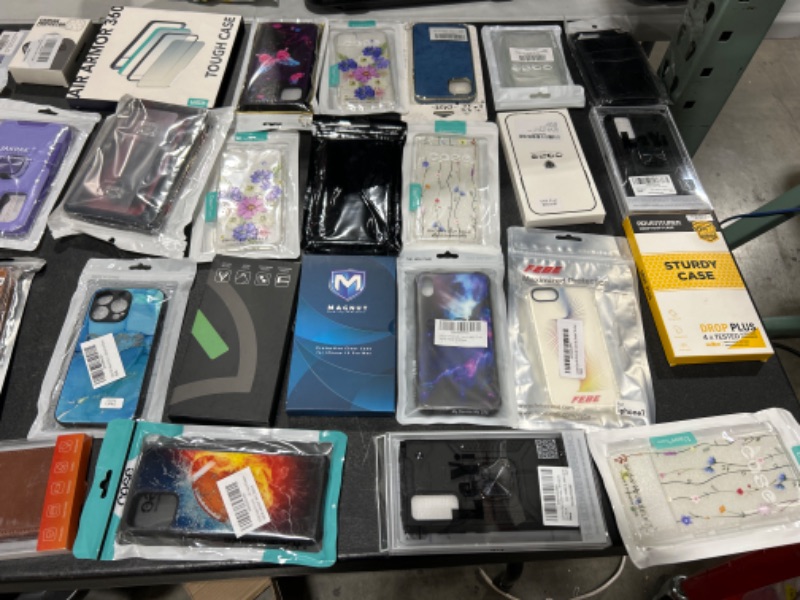 Photo 3 of MISC BOT LOT OF PHONE CASES SOLD AS IS ** 