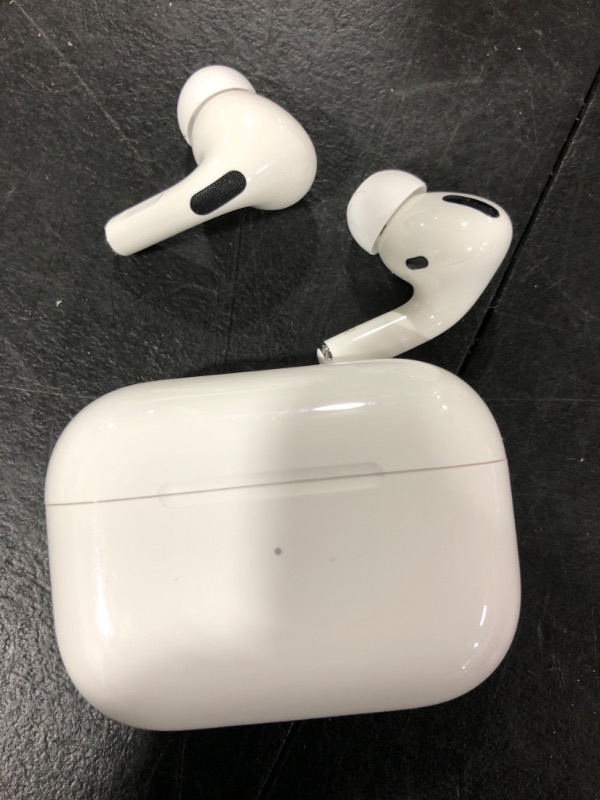 Photo 4 of Apple AirPods Pro - 1st Gen. (Renewed Premium)