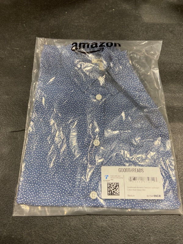 Photo 1 of Amazon Brand - Goodthreads Women's Oversized Lightweight Cotton Short-Sleeve Shirt Medium Indigo, Textured