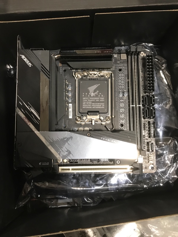 Photo 2 of GIGABYTE Z690I AORUS Ultra Plus D4 (LGA 1700/ Intel Z690/ Mini-ITX/ DDR4/ Dual M.2/ PCIe 5.0/ USB 3.2 Gen2X2 Type-C/Intel WiFi 6E/ Intel 2.5 GbE LAN/Gaming Motherboard) Z690 Z690I AORUS ULTRA PLUS D4 Bundle